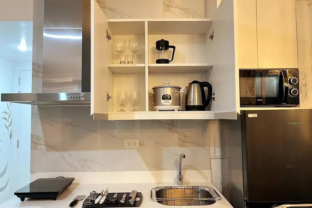 Apartment Azure Lovely And Refreshing 1 Bedroom Suite Manila